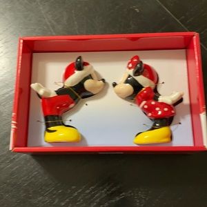 Disney Mickey and Minnie salt and pepper kissing shakers. New in box never used